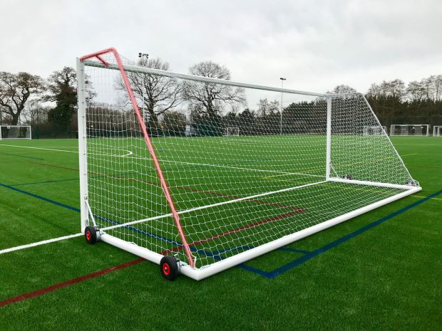 Net supports for freestanding goal